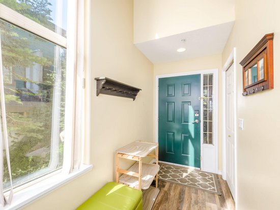 Big White 4 Bedroom Accommodation - Snow Pine Estates - #4469