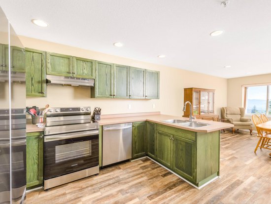 Big White 4 Bedroom Accommodation - Snow Pine Estates - #4469