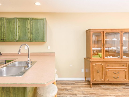 Big White 4 Bedroom Accommodation - Snow Pine Estates - #4469