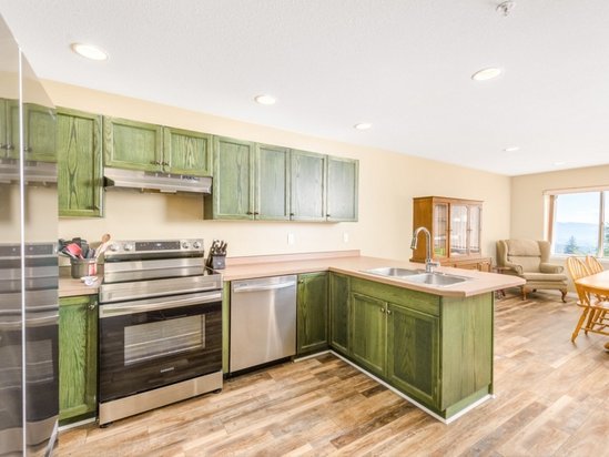 Big White 4 Bedroom Accommodation - Snow Pine Estates - #4469