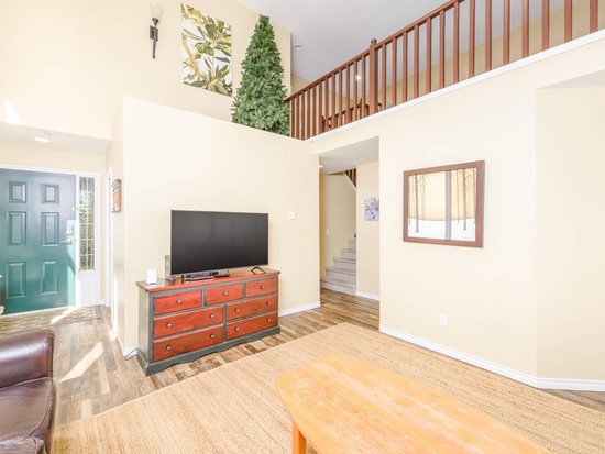 Big White 4 Bedroom Accommodation - Snow Pine Estates - #4469