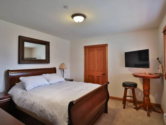 Big White 5 Bedroom Accommodation - Chalet - #4481