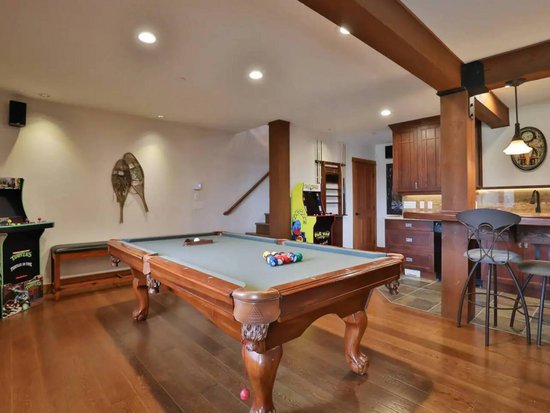 Big White 5 Bedroom Accommodation - Chalet - #4481