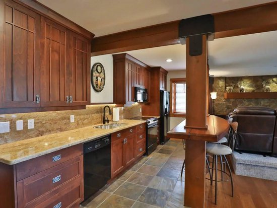 Big White 5 Bedroom Accommodation - Chalet - #4481