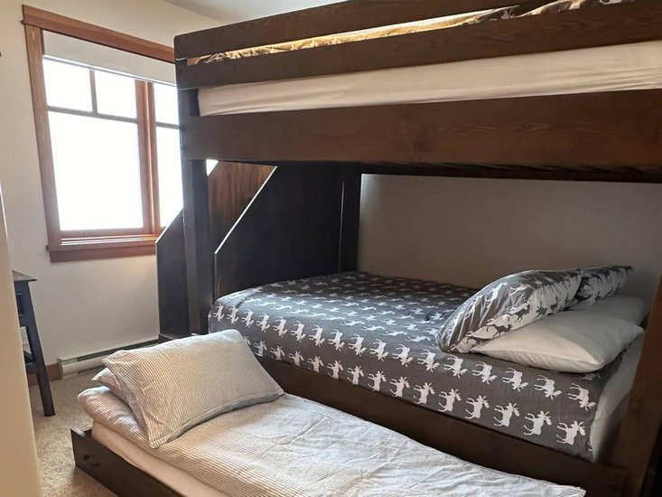 Big White 5 Bedroom Accommodation - Chalet - #4481