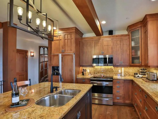 Big White 5 Bedroom Accommodation - Chalet - #4481