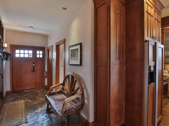 Big White 5 Bedroom Accommodation - Chalet - #4481