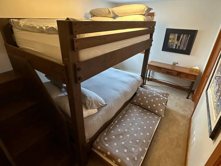 Big White 5 Bedroom Accommodation - Chalet - #4481