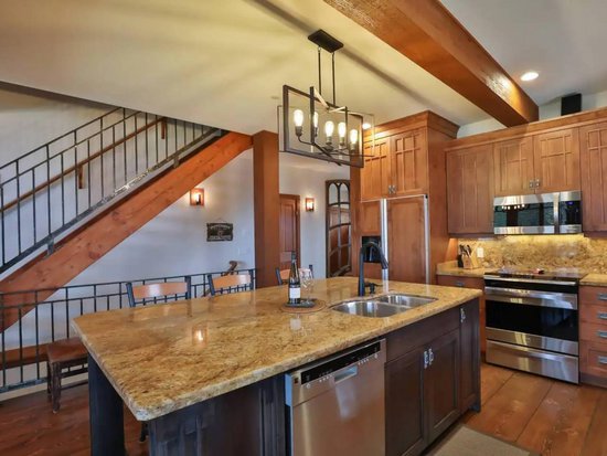 Big White 5 Bedroom Accommodation - Chalet - #4481