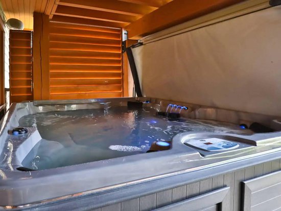 Big White 5 Bedroom Accommodation - Chalet - #4481