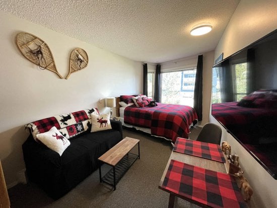 Big White Studio Accommodation - Whitefoot Lodge - #4488