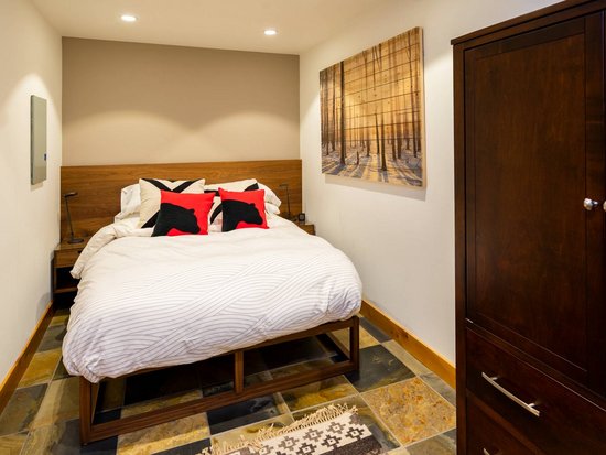 Whistler 8 Bedroom Accommodation - Cedar Ridge - #4506 Whistler 8 Bedroom Accommodation - Cedar Ridge - #4506