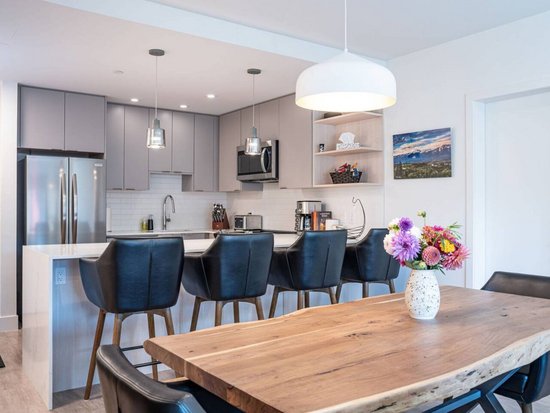 Revelstoke 4 Bedroom Accommodation - Mackenzie Village - #4511