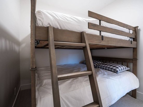 Revelstoke 4 Bedroom Accommodation - Mackenzie Village - #4511