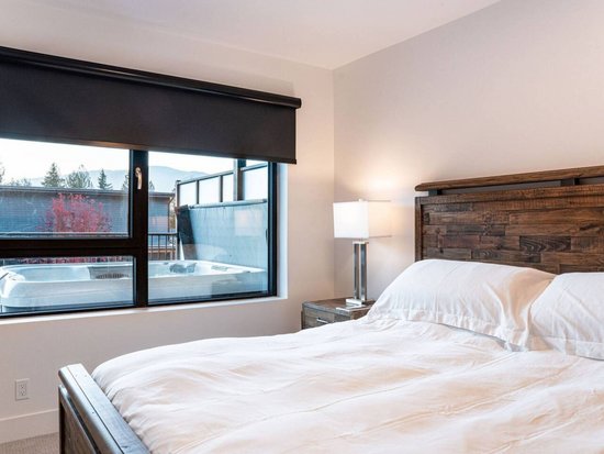 Revelstoke 4 Bedroom Accommodation - Mackenzie Village - #4511