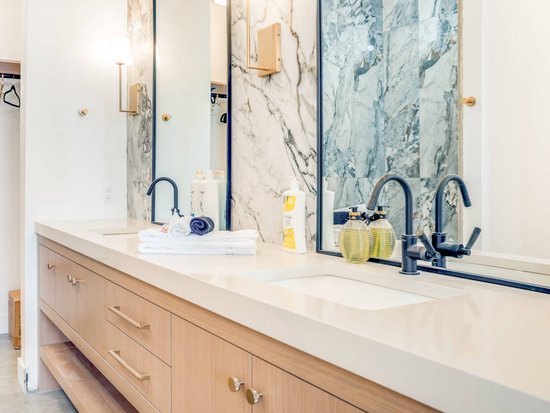 Big White 5 Bedroom Accommodation - Snowball Effect - #4519 Big White 5 Bedroom Accommodation - Snowball Effect - #4519