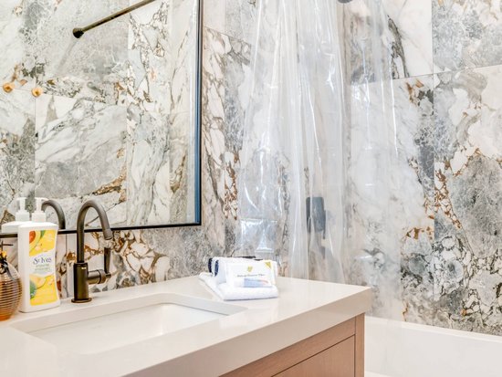 Big White 5 Bedroom Accommodation - Snowball Effect - #4519 Big White 5 Bedroom Accommodation - Snowball Effect - #4519