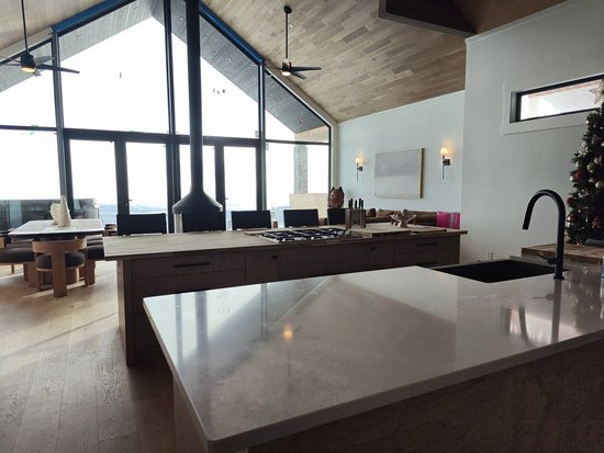 Big White 5 Bedroom Accommodation - Snowball Effect - #4519 Big White 5 Bedroom Accommodation - Snowball Effect - #4519