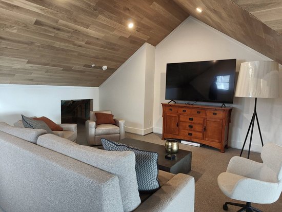 Big White 5 Bedroom Accommodation - Snowball Effect - #4519 Big White 5 Bedroom Accommodation - Snowball Effect - #4519