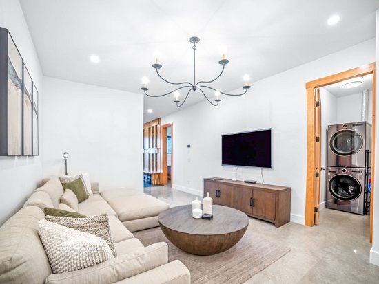 Big White 5 Bedroom Accommodation - Snowball Effect - #4519