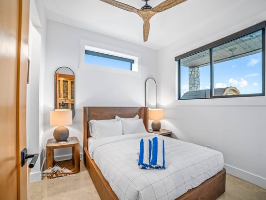 Big White 5 Bedroom Accommodation - Snowball Effect - #4519