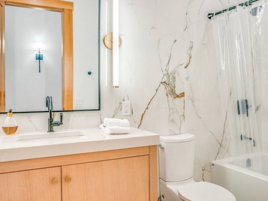 Big White 5 Bedroom Accommodation - Snowball Effect - #4519 Big White 5 Bedroom Accommodation - Snowball Effect - #4519