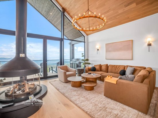 5 Bedroom Big White Vacation Rental - Snowball Effect