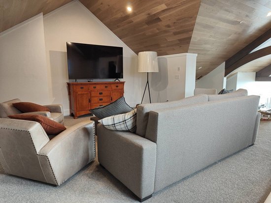 Big White 5 Bedroom Accommodation - Snowball Effect - #4519 Big White 5 Bedroom Accommodation - Snowball Effect - #4519