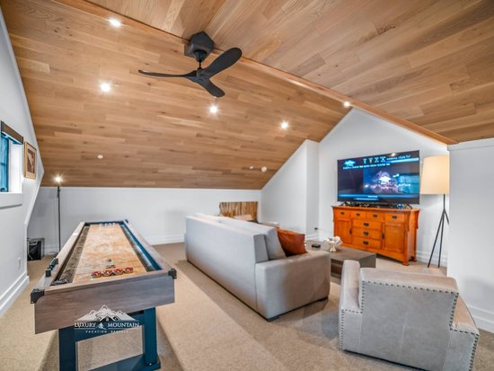 Big White 5 Bedroom Accommodation - Snowball Effect - #4519