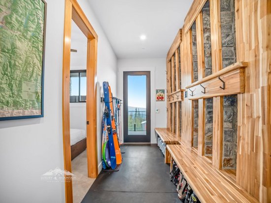 Big White 5 Bedroom Accommodation - Snowball Effect - #4519