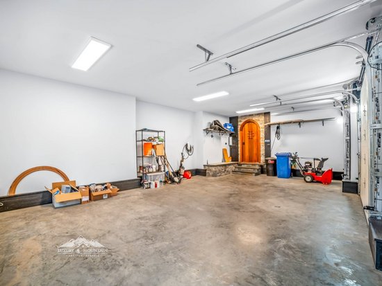 Big White 5 Bedroom Accommodation - Snowball Effect - #4519