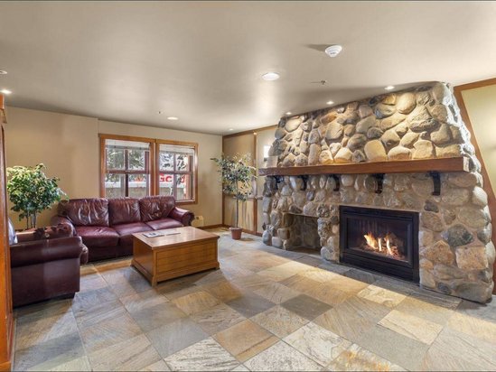 Sun Peaks 1 Bedroom Accommodation - Fireside Lodge - #4526