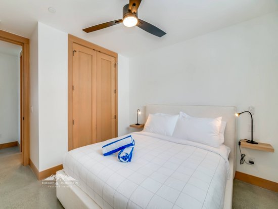 Big White 4 Bedroom Accommodation - Black Diamond - #4536