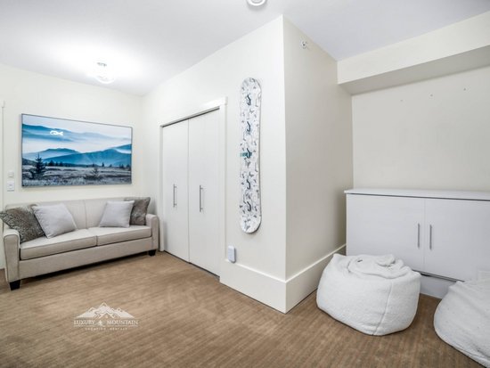 Big White 6 Bedroom Accommodation - The Edge - #4546