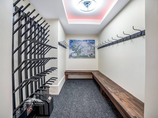 Big White 6 Bedroom Accommodation - The Edge - #4546