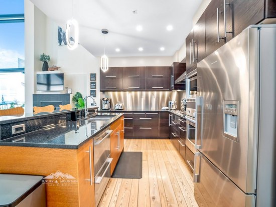 Big White 6 Bedroom Accommodation - The Edge - #4546