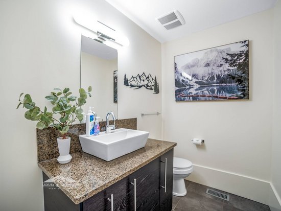 Big White 6 Bedroom Accommodation - The Edge - #4546