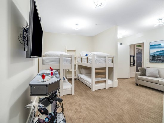 Big White 6 Bedroom Accommodation - The Edge - #4546