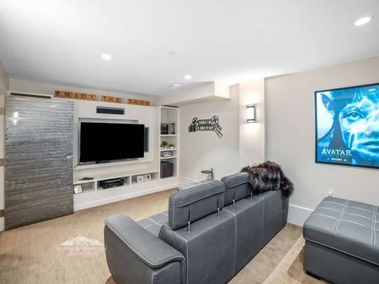 Big White 6 Bedroom Accommodation - The Edge - #4546