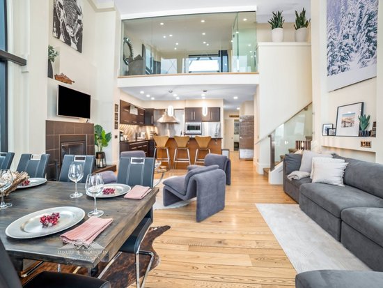 Big White 6 Bedroom Accommodation - The Edge - #4546