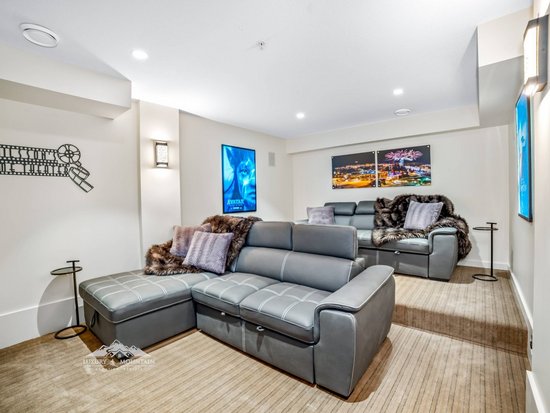 Big White 6 Bedroom Accommodation - The Edge - #4546