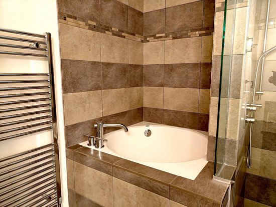 Big White 6 Bedroom Accommodation - The Edge - #4546