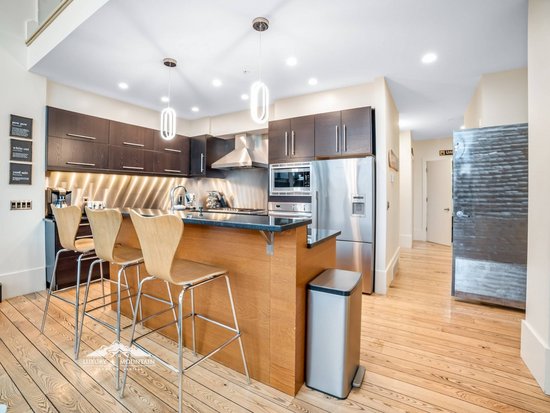 Big White 6 Bedroom Accommodation - The Edge - #4546