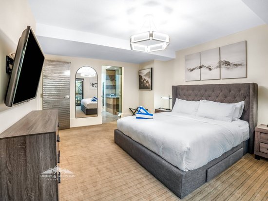 Big White 6 Bedroom Accommodation - The Edge - #4546