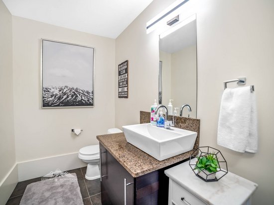 Big White 6 Bedroom Accommodation - The Edge - #4546