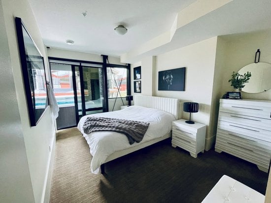 Big White 6 Bedroom Accommodation - The Edge - #4546