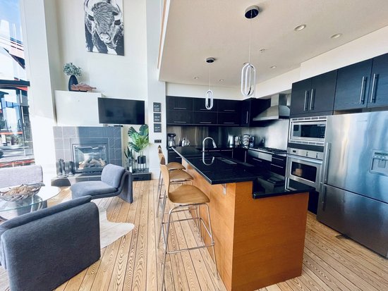 Big White 6 Bedroom Accommodation - The Edge - #4546