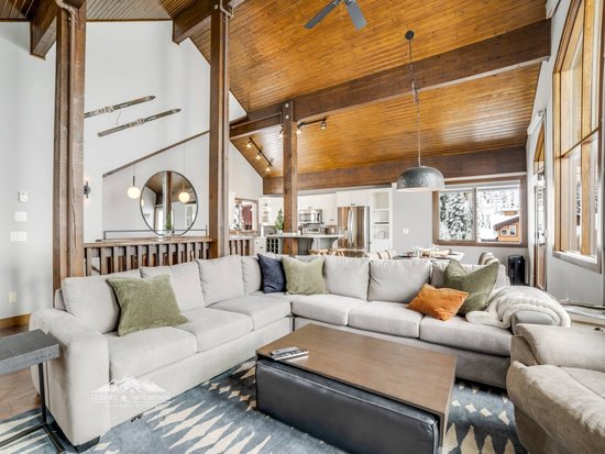 Big White 5 Bedroom Accommodation - Moonshine Hideaway - #4548