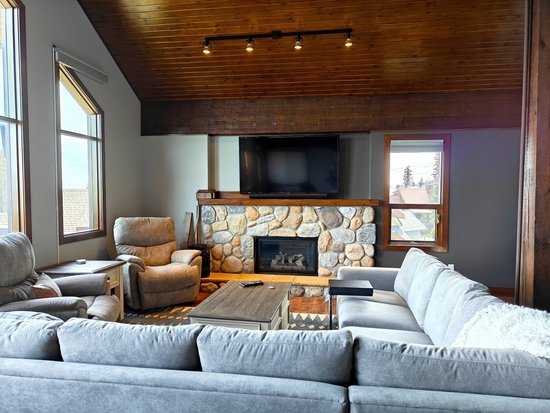 Big White 5 Bedroom Accommodation - White Forest Estates - #4548