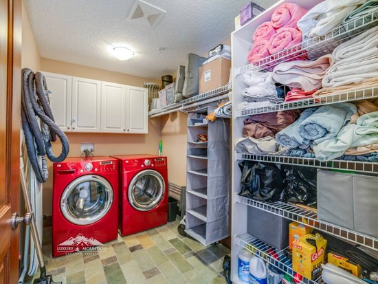 Big White 5 Bedroom Accommodation - Moonshine Hideaway - #4548